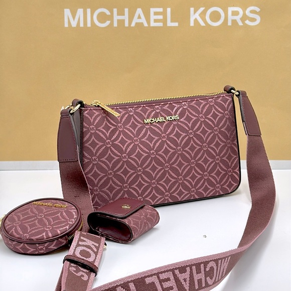 MICHAEL KORS Jet Set Travel Small Logo Jacquard Crossbody With Tech Attach
NWT - Picture 2 of 16